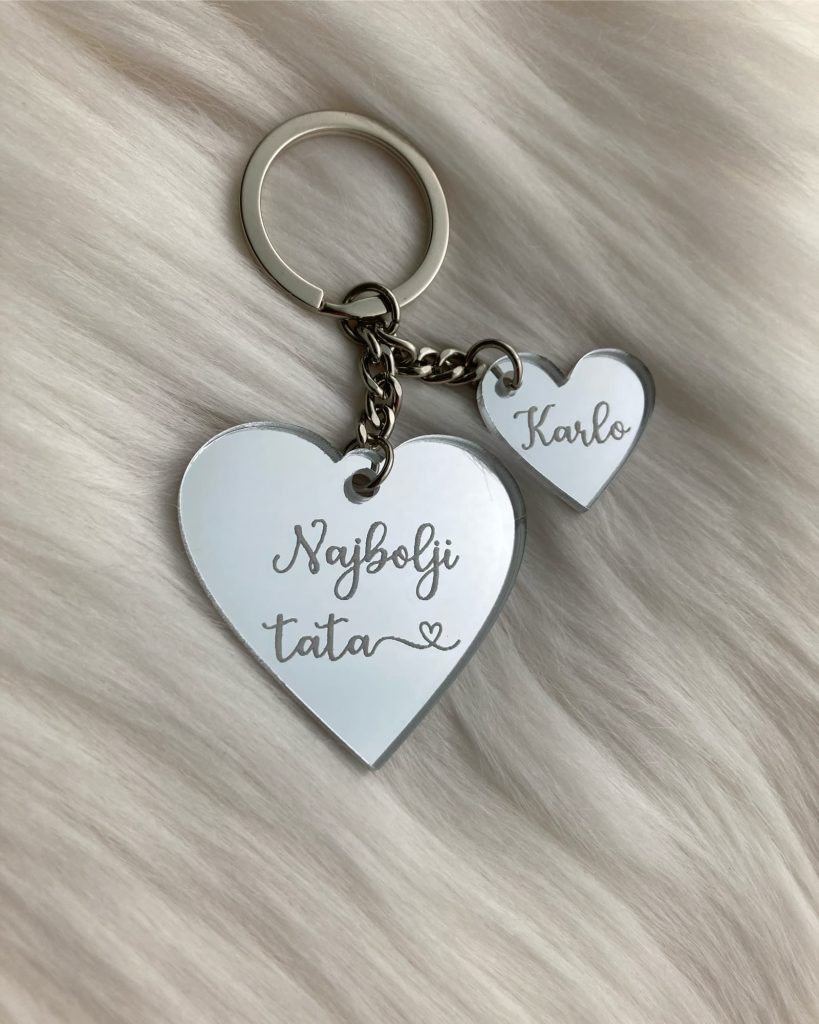 privjesak_tata_vozi_polako